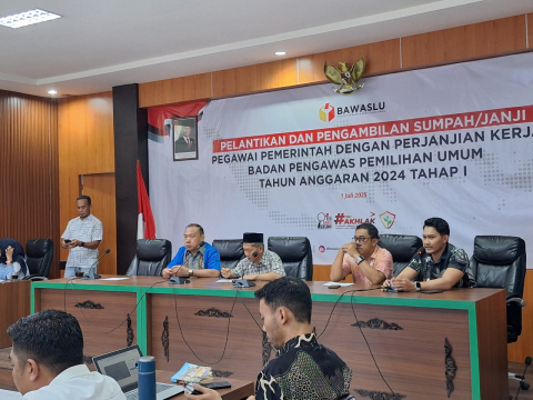 kegiatan Rapat Koordinasi Pemutakhiran Data Pemilih Berkelanjutan yang dilaksanakan di Ruang Sidang Bawaslu Provinsi Sulawesi Selatan, Kamis (17/07/2025).