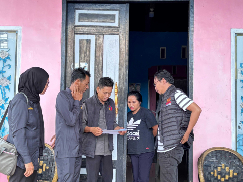 Anggota Bawaslu Kab. Jenepotonto Eric Fhatur Rahman berserta staf Sekretariat melakukan uji petik di Desa Tompo Bulu Kecamatan Rumbia